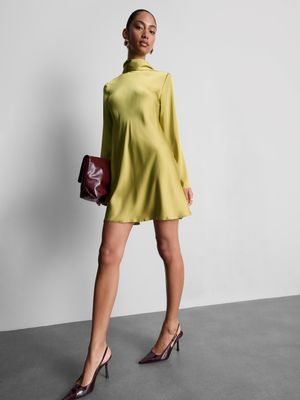 Vestido corto de satén con cuello anudado