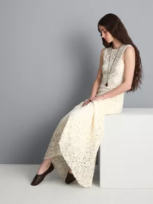 Vestido largo de encaje elástico