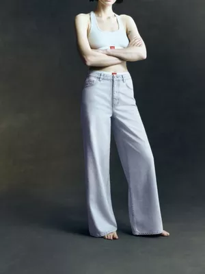 Pantalones vaqueros de pernera ancha