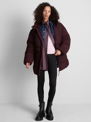 Chaqueta larga acolchada con capucha
