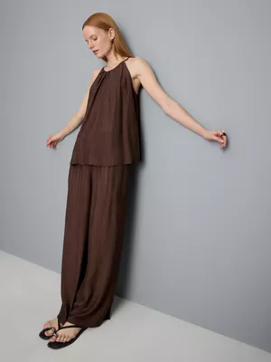 Camiseta trapecio texturizada con escote halter