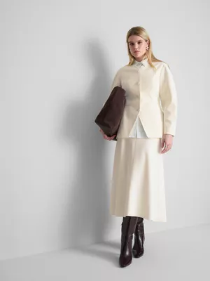 Americana ceñida de manga abullonada