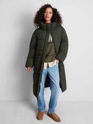 Chaqueta acolchada larga con capucha