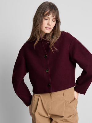 Chaqueta corta estructurada sin cuello