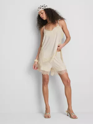 Pantalones cortos con encaje de Paula Echevarría