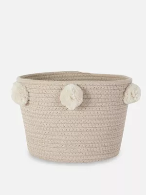Cesta tejida con pompones