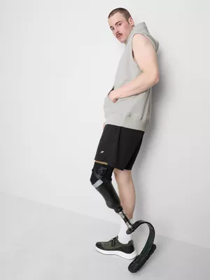 Sudadera deportiva sin mangas con capucha