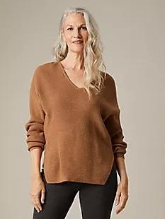 Angle Hem V-Neck Sweater