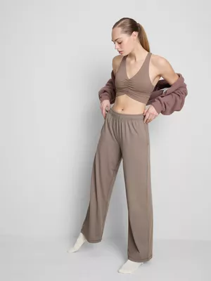 Pantalones anchos estilo Athleisure