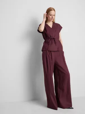 Top cruzado de lino con cuello de pico de The Edit