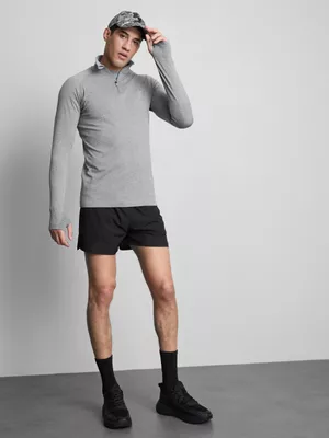 Camiseta deportiva con media cremallera