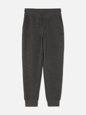 Joggers con textura de nido de abeja