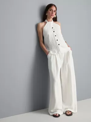 Top con cuello halter, botones y textura