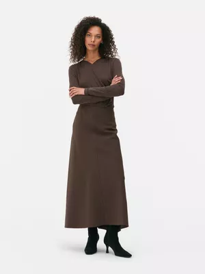 Falda midi básica de The Edit