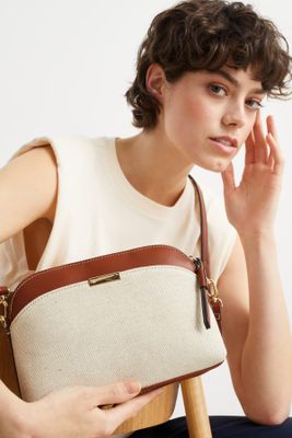 Shoulder bag with detachable bag strap