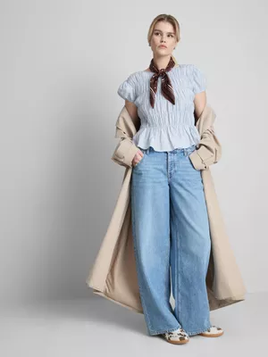 Top de manga corta fruncido