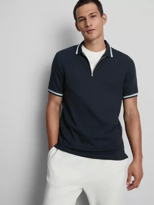 Polo con textura y cuello con cremallera