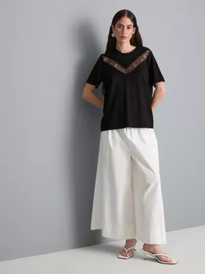 Camiseta con detalles de encaje