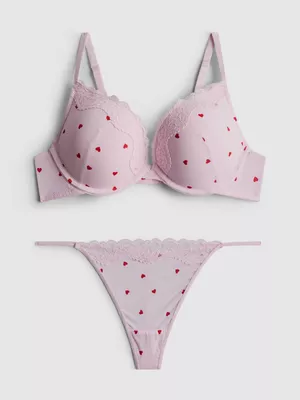 Set con sujetador push-up y tanga con corazones