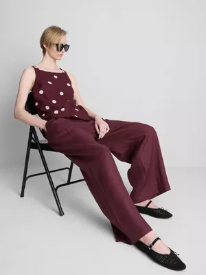 Top de lino evasé con tirantes anchos de The Edit