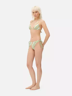 Braguitas de bikini florales con lazadas laterales