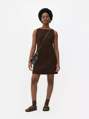 Vestido delantal de antelina