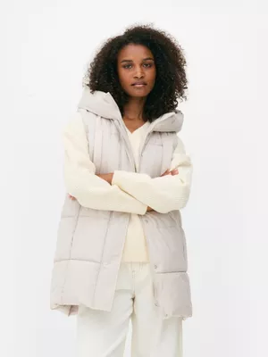 Chaleco largo con capucha