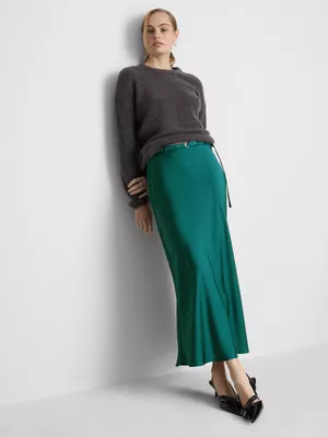 Falda midi de satén con cinturón de The Edit