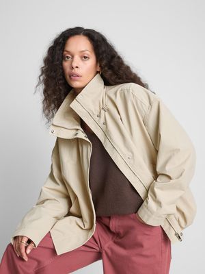 Chaqueta ligera con cuello chimenea