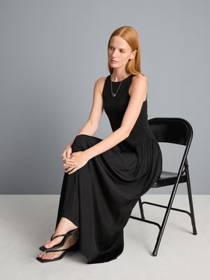 Vestido midi con bajo caído