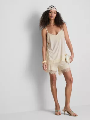 Top de tirantes de satén de Paula Echevarría