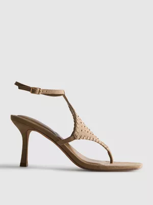 Sandalias con tachuelas de Paula Echevarría