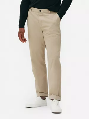 Pantalón chino elástico de pernera recta