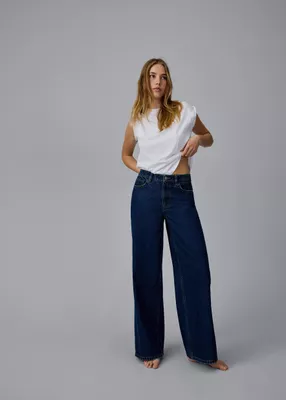 Pantalones vaqueros de pernera ancha