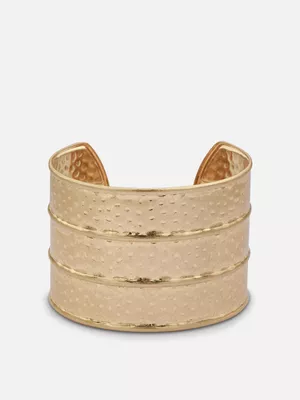 Brazalete llamativo de Rita Ora