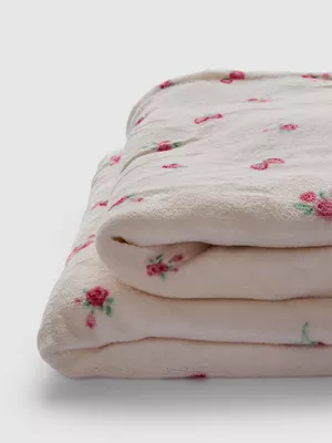 Manta polar con estampado de rosas pequeñas