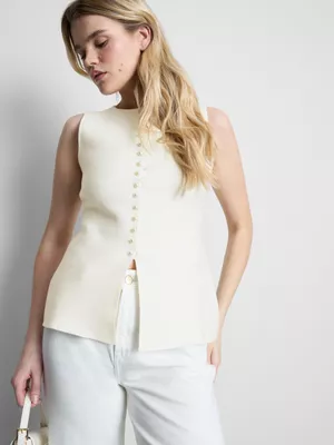 Chaleco con detalle de perlas