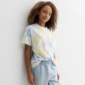 Girls 7-20 SO® Short Sleeve Oversized Graphic Tee in Regular & Plus Size