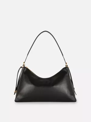 Bolso al hombro grande y curvo de Paula Echevarría