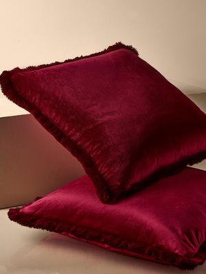 Cojín cuadrado con flecos en los bordes de The Edit