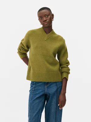 Jersey de punto básico con cuello de pico