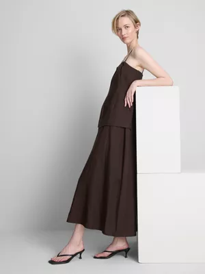 Vestido midi a capas en mezcla de lino de The Edit