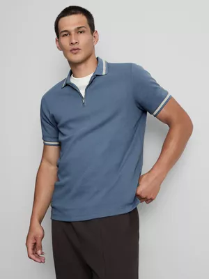 Polo con textura y cuello con cremallera
