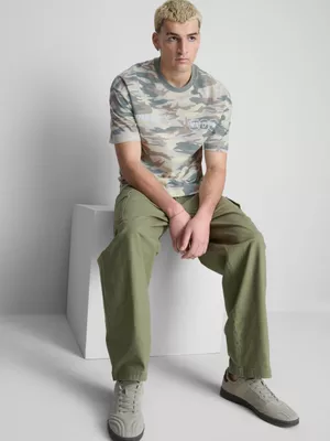 Camiseta con estampado de camuflaje