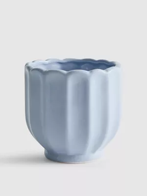 Maceta pequeña con detalle festoneado