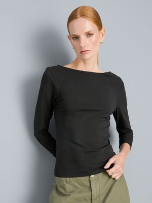 Camiseta con escote barco
