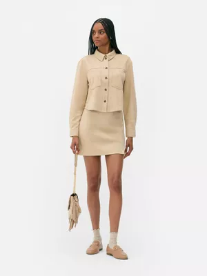 Minifalda con abertura en el bajo