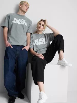Camiseta con estampado gráfico de Black Sabbath