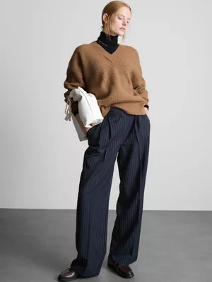 Jersey acanalado con cuello de pico