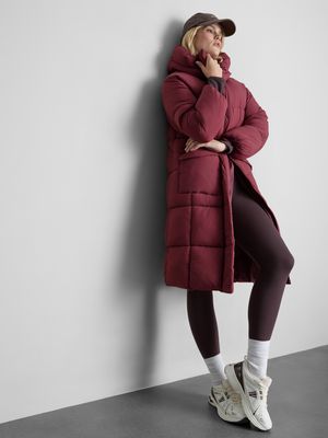 Chaqueta acolchada larga con capucha